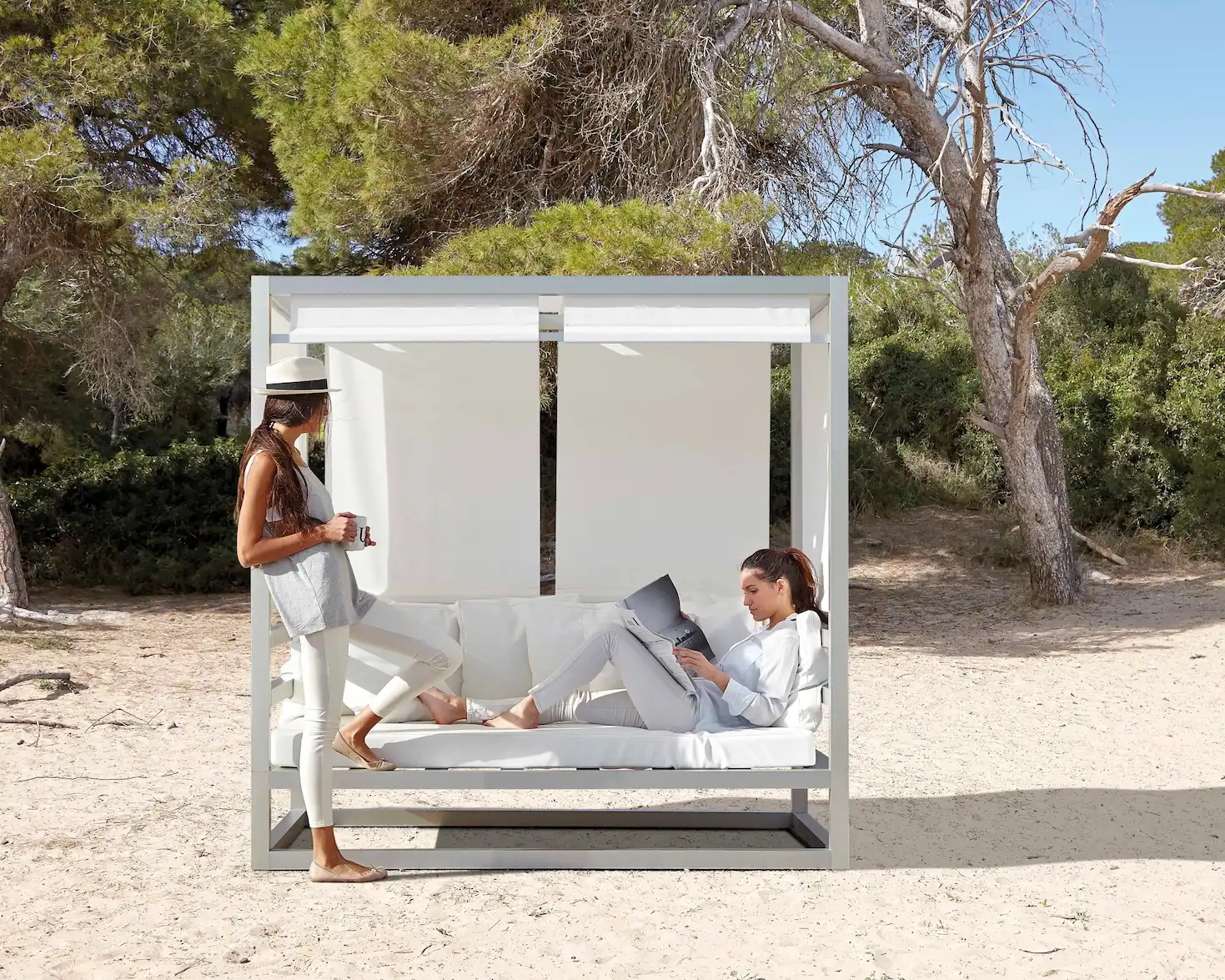 Tres Al Fresco Sofa Anodized